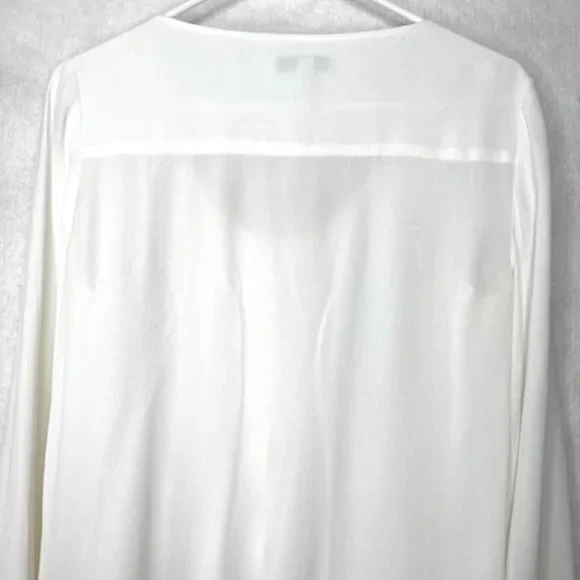 Off-White Scoop Neck Blouse from Banana Republic - Picture 2 of 7